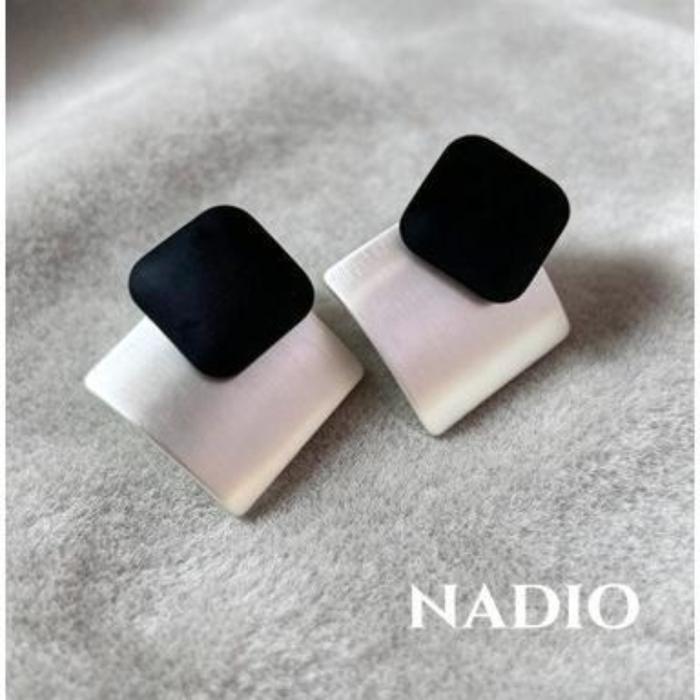 [Nadio] anting kotak bergaris buram kombinasi warna desain simpel C189