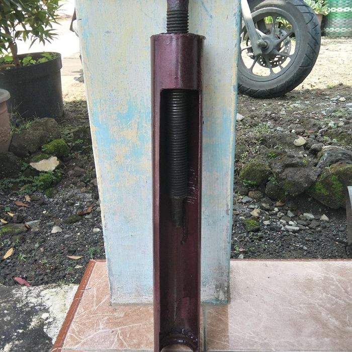 Treker Pelepas Komstir Motor