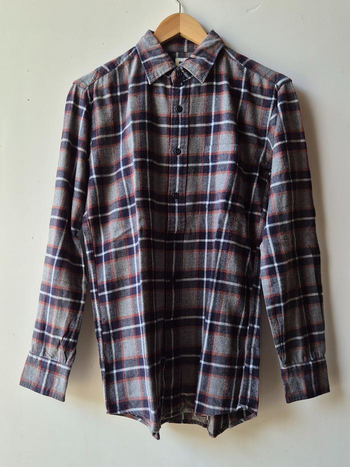 UNIQLO Flannel Gray Brick Red Navy Blue Plaid Long Sleeve Kemeja Flanel Motif Kotak-kotak Size S