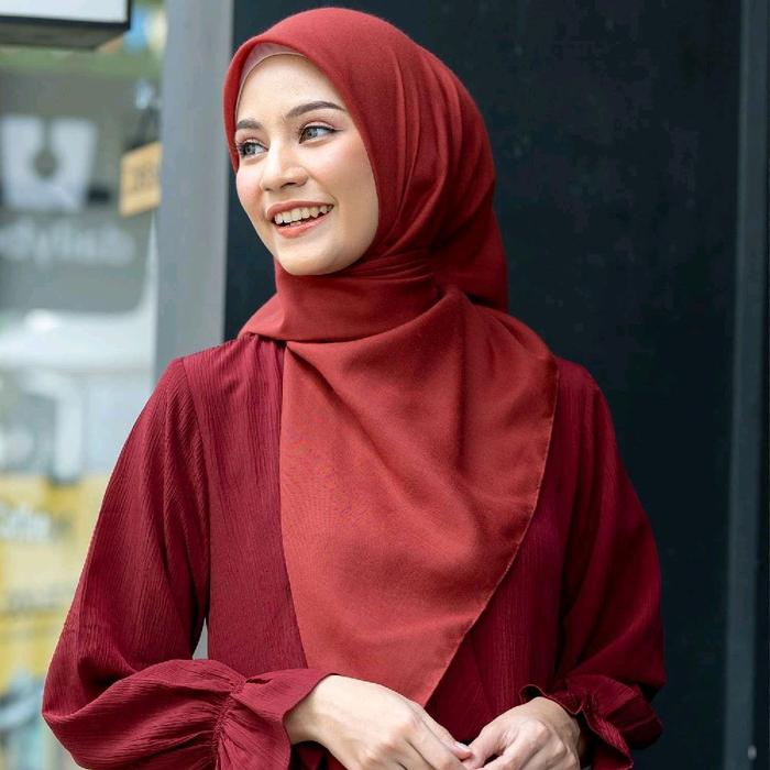 Nibras Hijab Nandini Klim Merah Bata Warna Pastel Polos Basic Standard Plain Jilbab Kerudung Segi Em