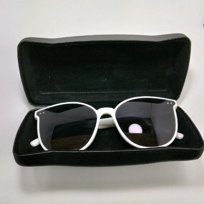 kaca mata GENTLE MONSTER FLATBA SOLO warna white sunglasses original