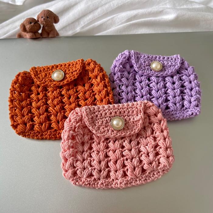Mini Crochet Pouch Handmade Aesthetic | Dompet Koin Rajut Mini Lucu dengan Kancing Mutiara | Tempat
