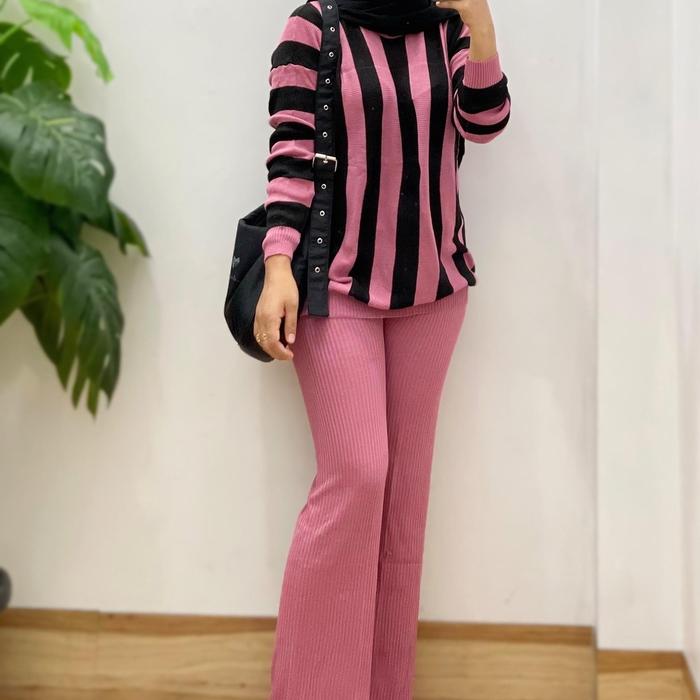 One Set Marisa Rajut Premium