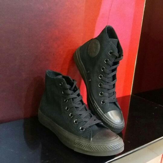 SEPATU CONVERSE ALL STAR HI 1W881 MONOBLACK *