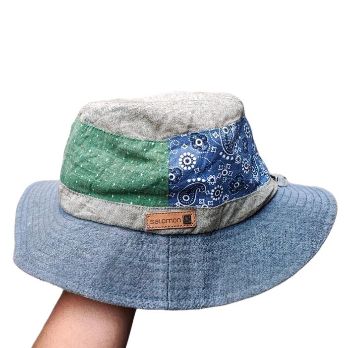 Salomon Topi Bucket Mountain Hat Original dengan Desain Patchwork Motif Bandana Lingkar 58cm Kondisi