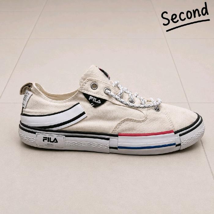 Sepatu Second Pria Fila Block Reform Warna Putih Size 42 26cm