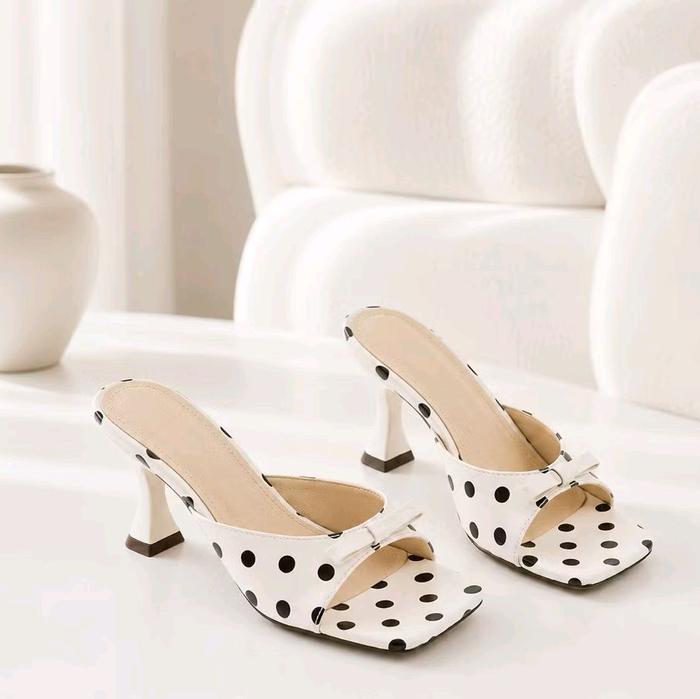 Dnr-04 Polka Sandal Wanita Kokop Fitta Polkadot Cutbray 9cm Size 35-42 dengan Desain Polkadot Elegan