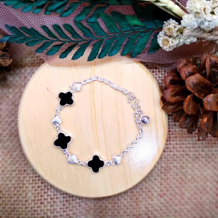 Gelang Tangan Perak Cantik Anak anak dan Remaja motif Black Clover Fashion