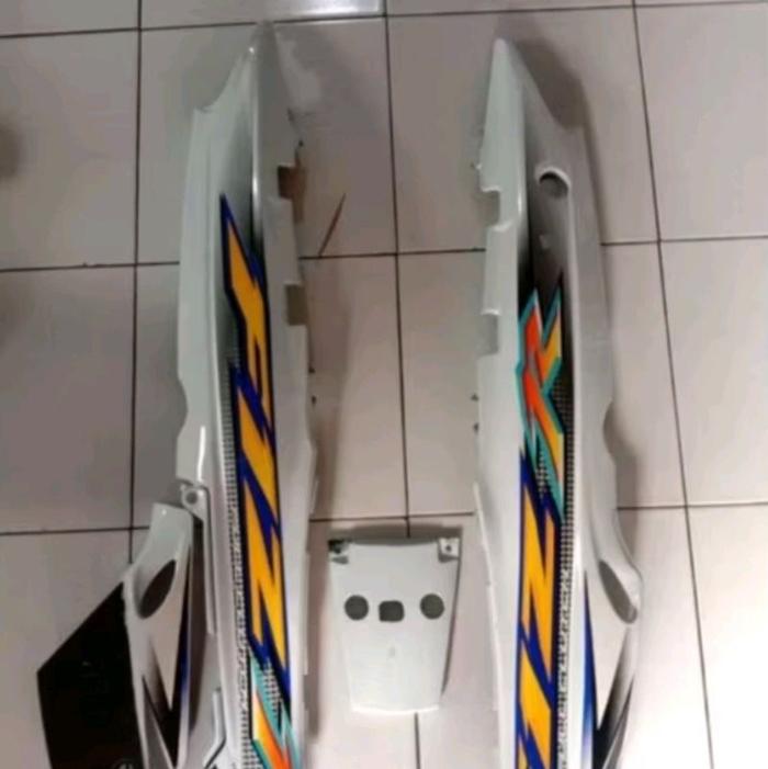 Yamha Cover Body Bok Aki Fiz R Putih Set Striping Kuning Biru Kualitas Terjamin Bahan Tebal Kw Mirip