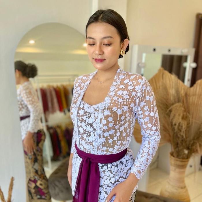 Kebaya Tile Import Spesial Putih