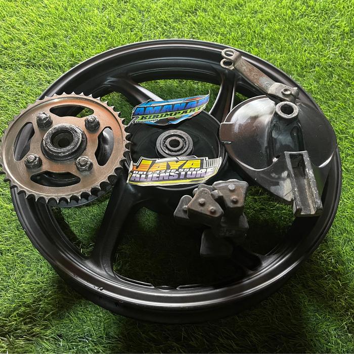 Velg Verza Racing Belakang Original Set Tutup Kampas Dan Nap gear