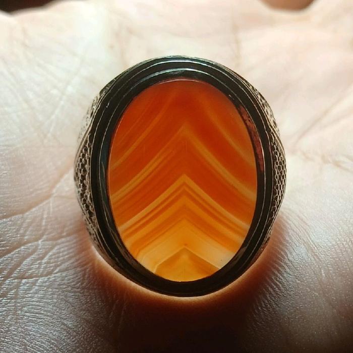 Cincin Akik Junjung Derajat Merah dengan Desain Elegan dan Warna Merah yang Menarik