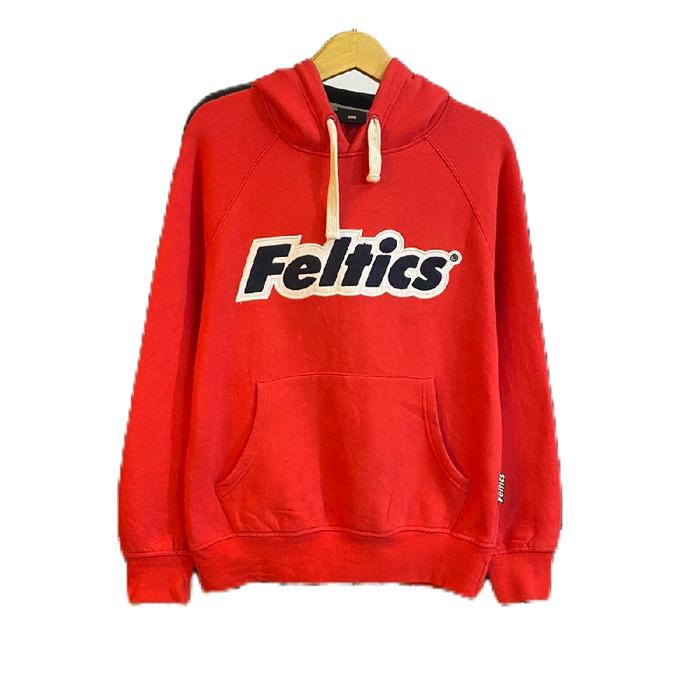 Feltics Jaket Hoodie Merah dengan Logo Besar dan Kantong Depan untuk Gaya Santai