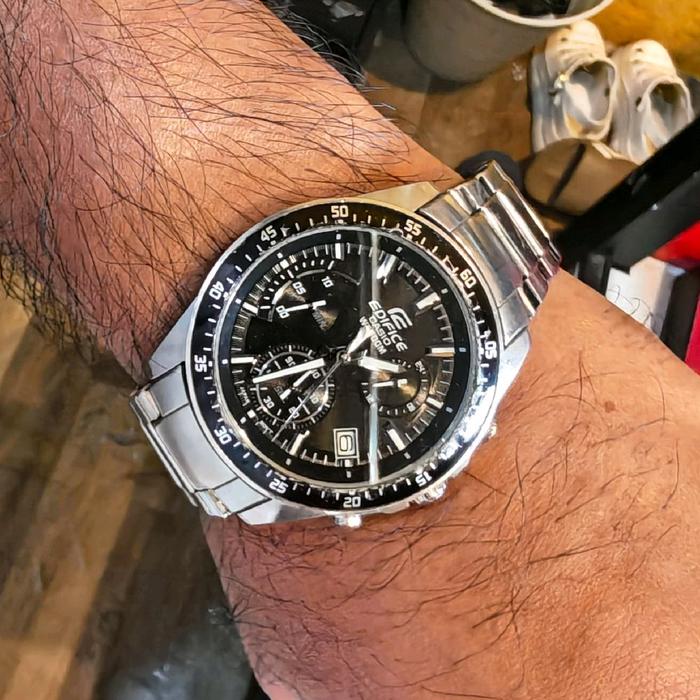 Jam tangan secondhand Quartz Chronograph Edifice EFV-540D bekas