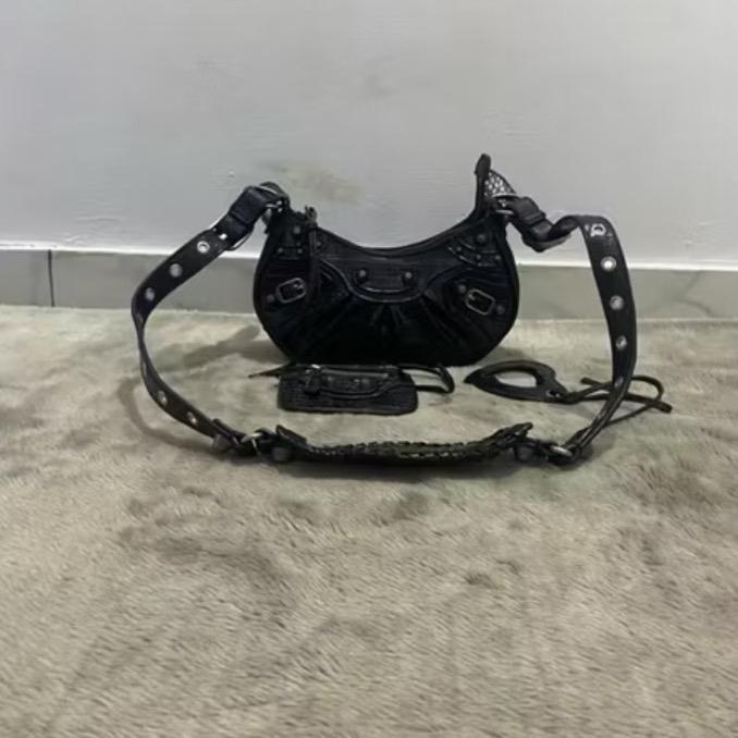 Sling and shoulder bag hitam kulit croco dr bln cgl preloved
