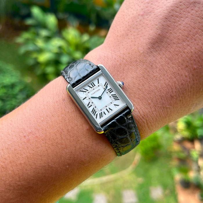 Cartier Tank Solo Elegan dan Klasik Jam Tangan Stainless Steel dengan Tali Kulit Hitam Kondisi 98% M