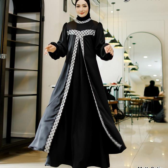 Gamis Satin Elegan dengan Detail Renda Putih untuk Tampilan Mewah dan Modis