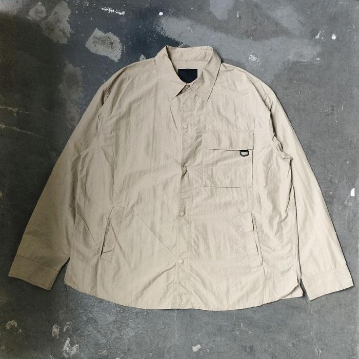 TBJ Nearby Outer Jaket Kemeja Beige Nilon Size XL - Pakaian Pria dan wanita casual unisex