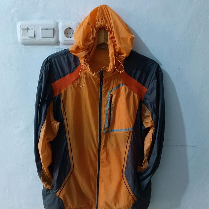 Jaket Winbreaker Outdoor MzMarzo Original Preloved
