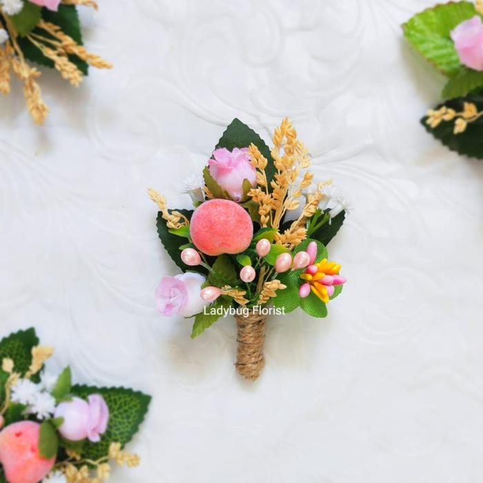 Corsage bunga jas panitia keluarga groom pin bros ulang tahun peach