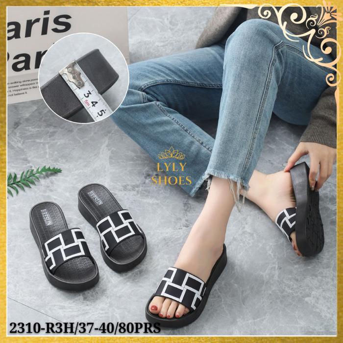 Sandal Selop Gondes Wanita Breslin Motif Gambar Kotak - Kotak Putih 2310-R3H Jelly Shoes