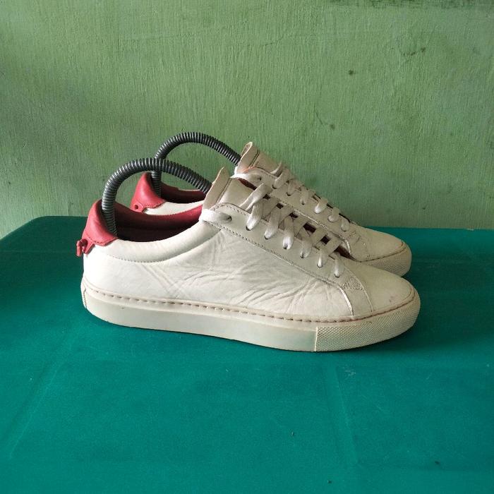 sepatu Givenchy Paris second