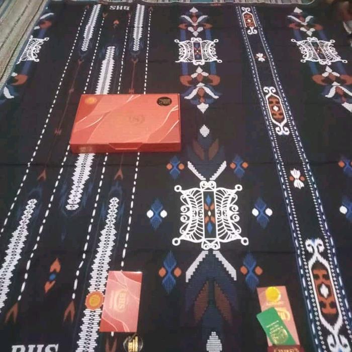 sarung bhs infiniti gold  Hitam - 