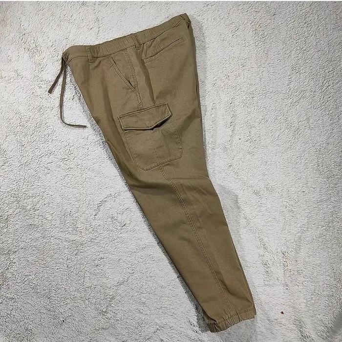 CELANA JOGER CARGO UNIQLO PRIA DEWASA