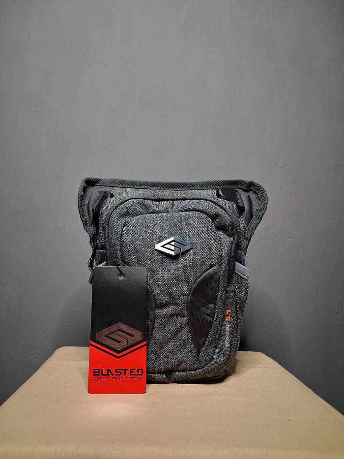 BLASTED Tas Paha Hills Selempang Pria Bahan Cordura Tebal Logo Hologram Multifungsi untuk Outdoor &
