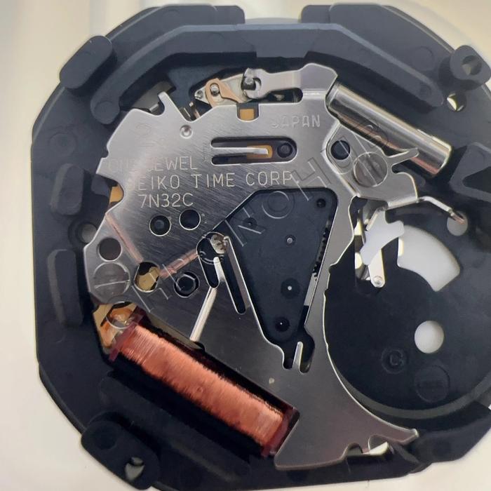 New original 7N32 movement 7N32 quartz movement three-pin three-point calendar watch accessories