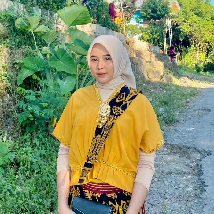 Setelan Lambung Sasak viral Warna kuning