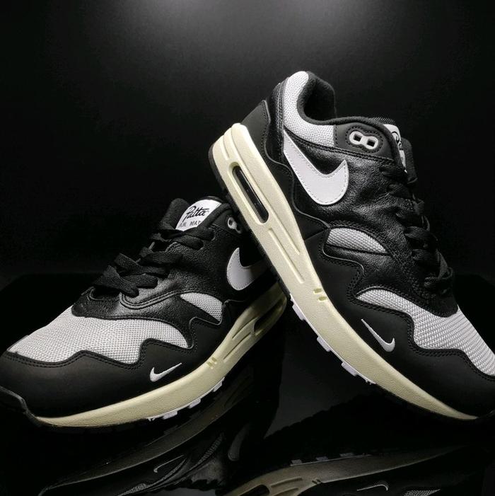 Sepatu Sneakers Nike Air Max 1 Patta Waves Black (Golden Size 45)