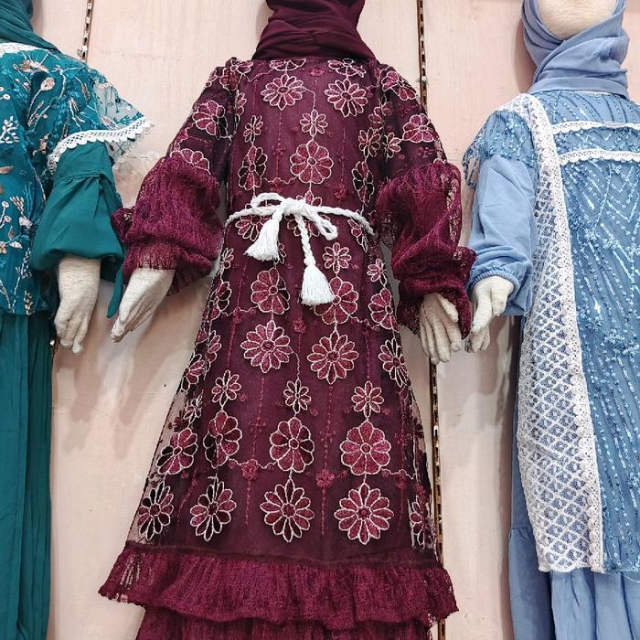 Gamis Anak SD Kelas 6 dan SMP Muat Ya dengan Desain Bunga Elegan dan Warna Maroon yang Menawan