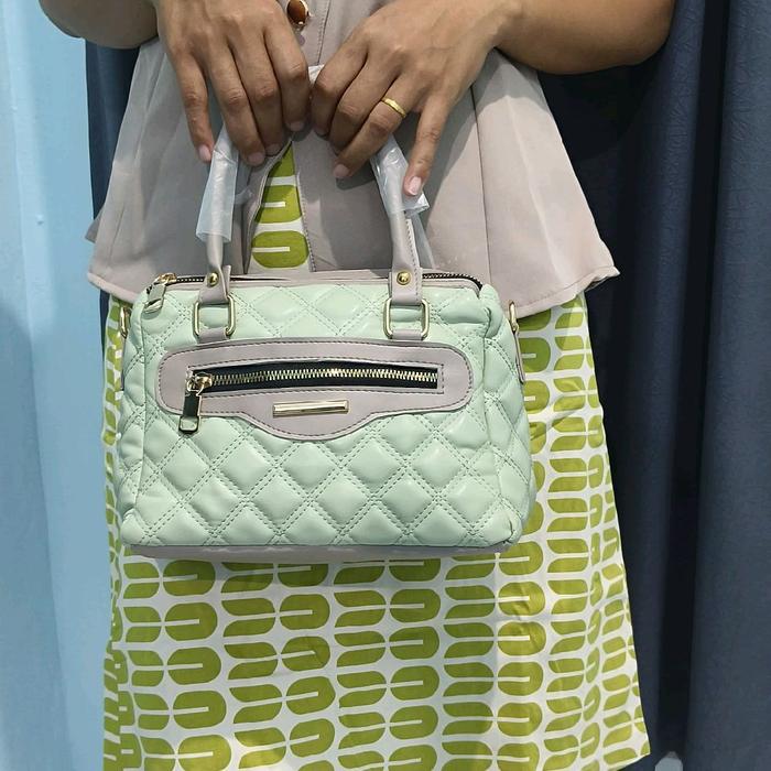 Tas Selempang Wanita Model Quilted Warna Mint dengan Desain Elegan dan Fungsional