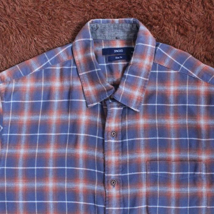 Baju Kemeja flannel lengan panjang"Spasso " , tebal, tidak gampang kusut Size M  slimfit lingkar dad