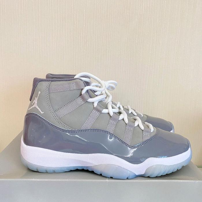 Sepatu Air Jordan 11 Retro Cool Grey 2021 US 9 EU 42.5 Sepatu Gaya Retro Khas Warna Cool Grey Elegan
