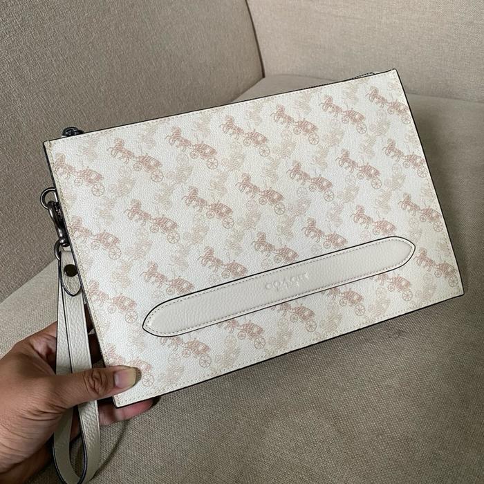 Clutch coach / handbag coach