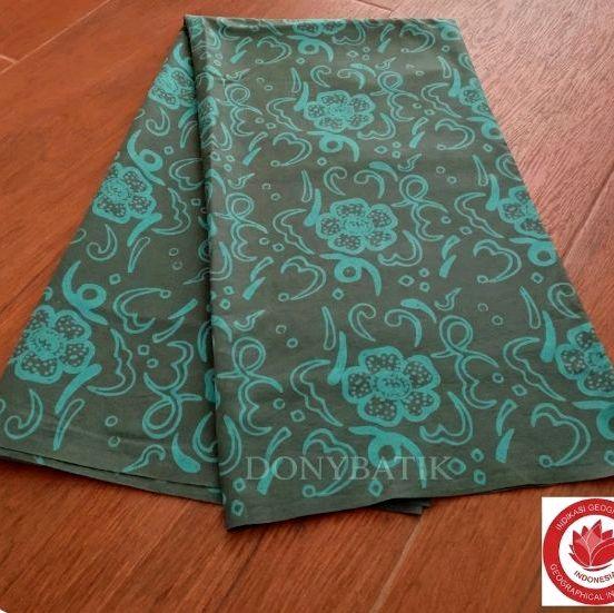 Kain Batik Bengkulu dengan Motif Bunga dan Garis Elegan - Kain Batik Bengkulu