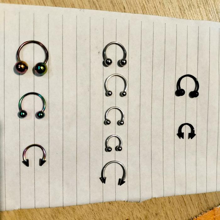 Septum Tapal Kuda U Piercing Hidung Tindik Silver Pelangi Hitam