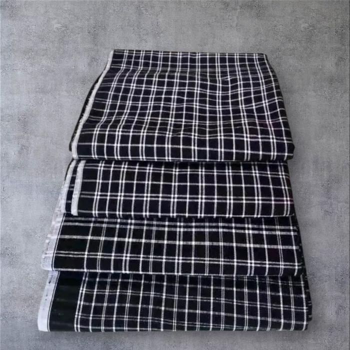 kain tenun Lombok motif kembang komak