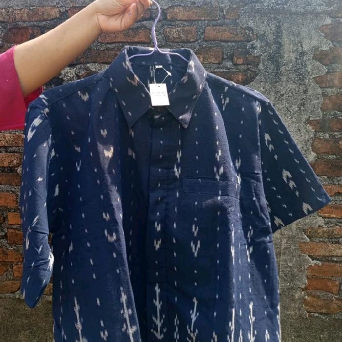 kain tenun warna biru