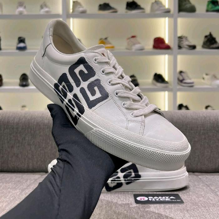 Givenchy 4G Spray Logo Sneakers