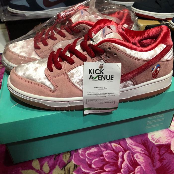 SB Dunk Low Pro StrangeLove