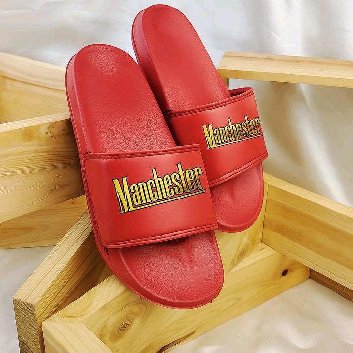 sandal slop pria motif manchester warna metah bahan karet empuk dan ringan