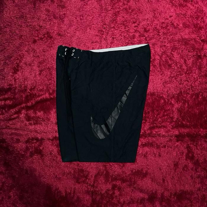 Celana Pendek Nike Big Swoosh