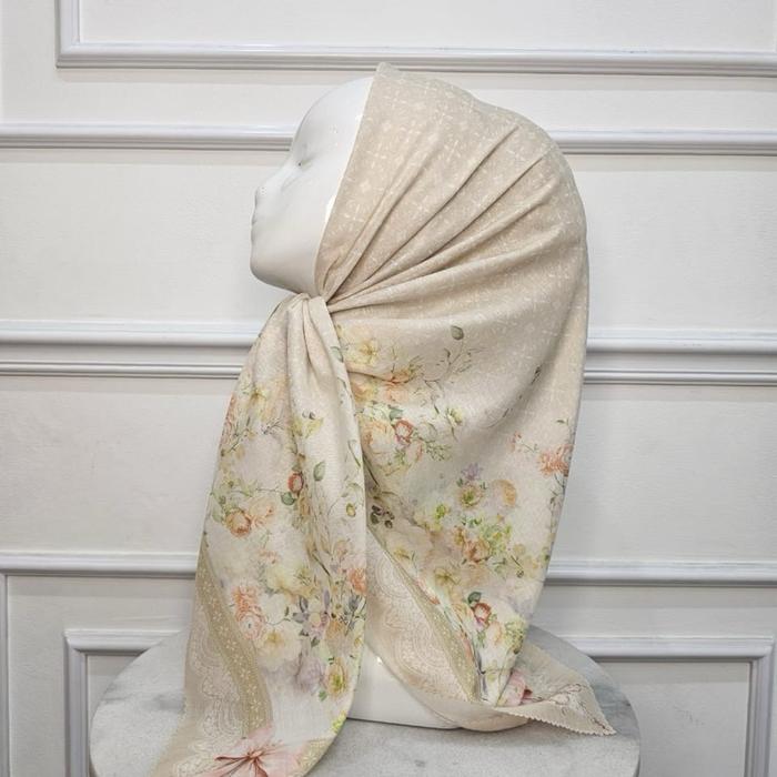 Hijab Segi Empat Motif Warna Putih Tulang