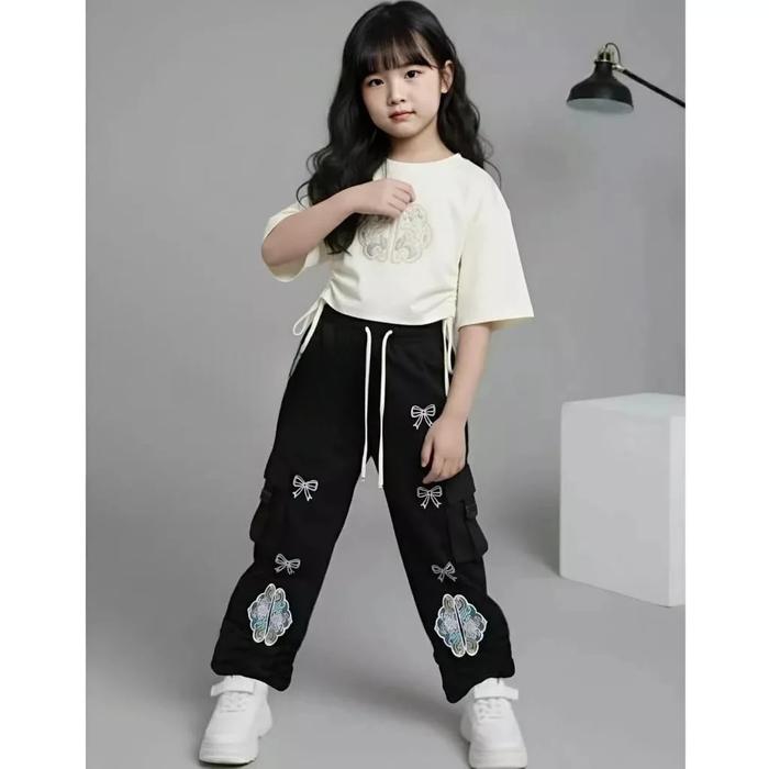 Baju Anak Perempuan Kekinuan Setelan Celana Cargo Panjang Motif Pita Atasan Lengan Pendek Serut Samp