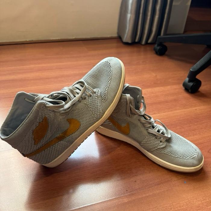 Air Jordan 1 Flyknit "Wolf Grey" Size: 44.5 (US 10.5)