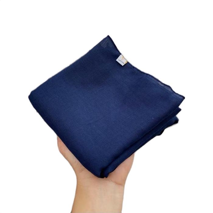 Hijab Paris Jadul Biru Dongker Hijab segiempat paris jadul navy varisha paris jadul varisha navy