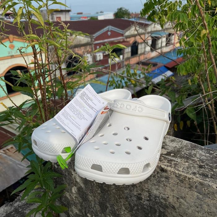 Sendal Crocs White Color - size 43
